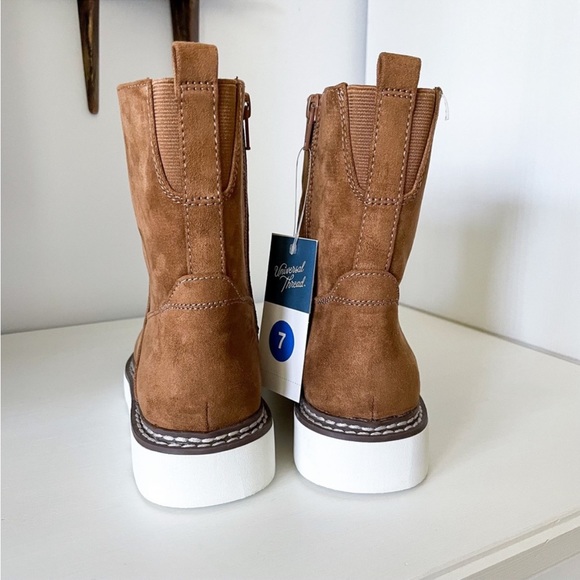 Womens new in box with tags camel color suede ankle boots - Picture 7 of 9